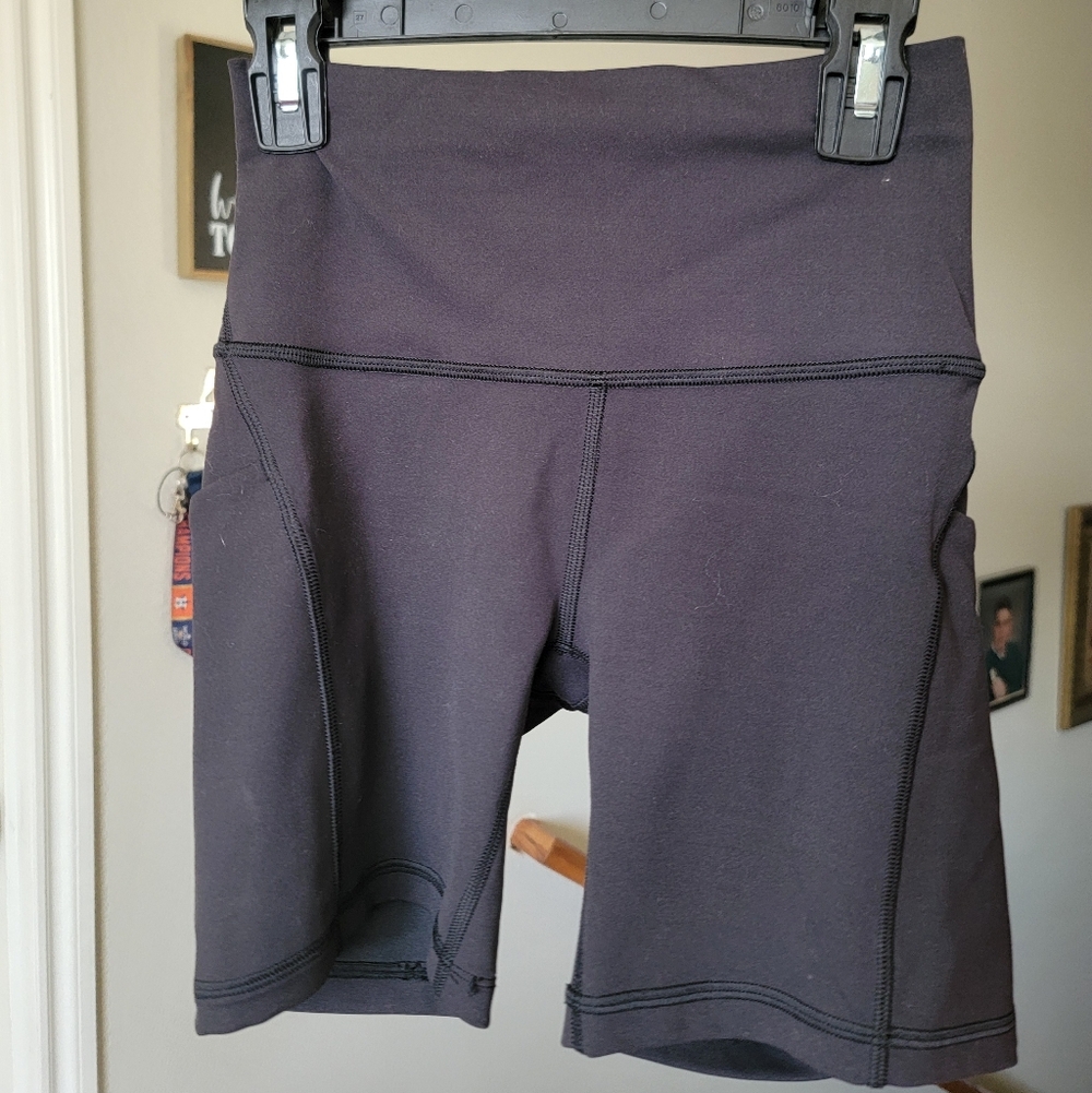 🍋 Lululemon Biker Shorts Size 4 In Black (6" Inseam)